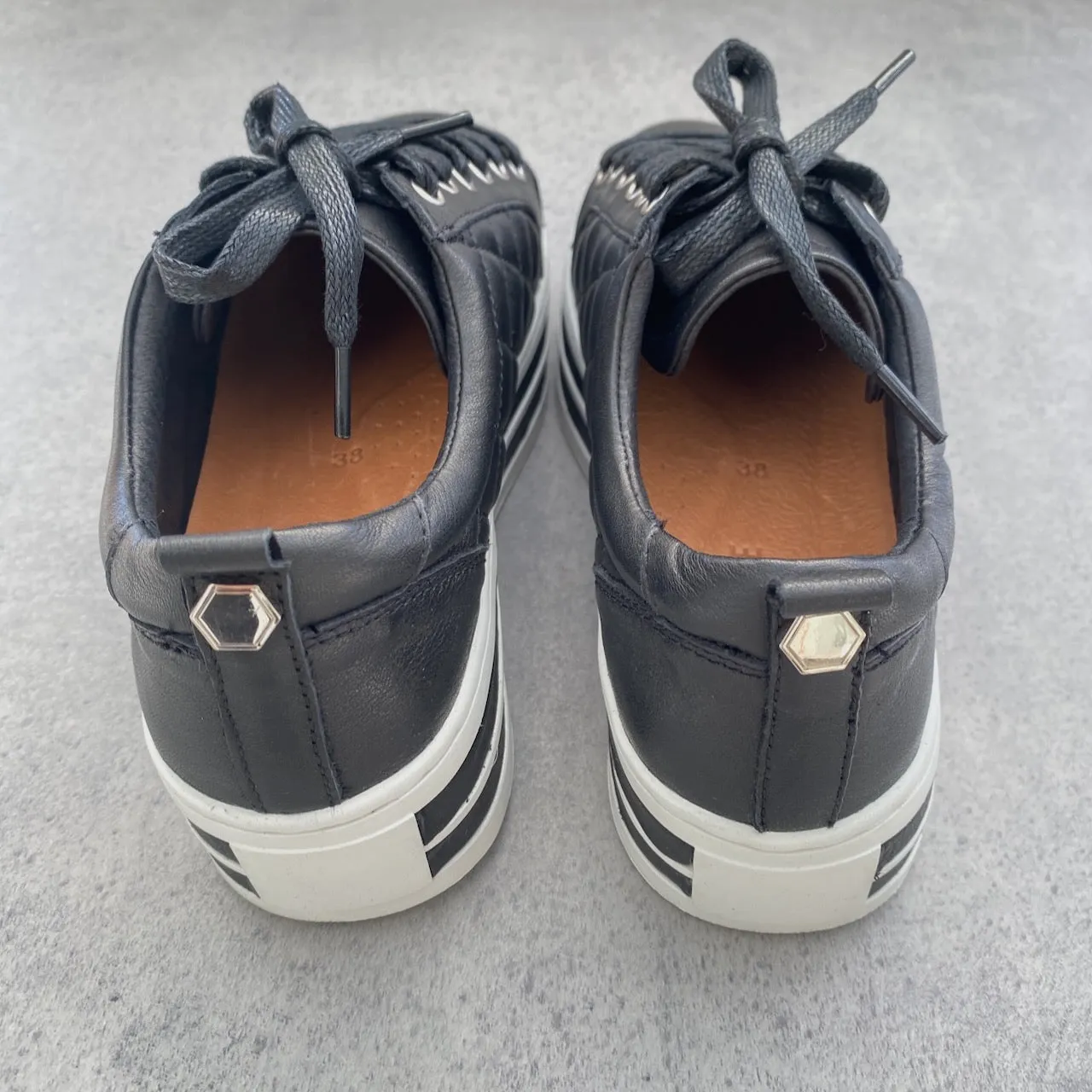 A&E Odessa - ONLINE ONLY, Size 40